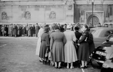 Image: Queue of anti-atomic bomb lobbyists at the House of Commons, London