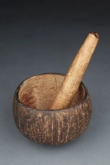 Image: Ipu lama (coconut cup mortar and pestle)