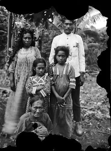 Image: Family group from Mangaia
