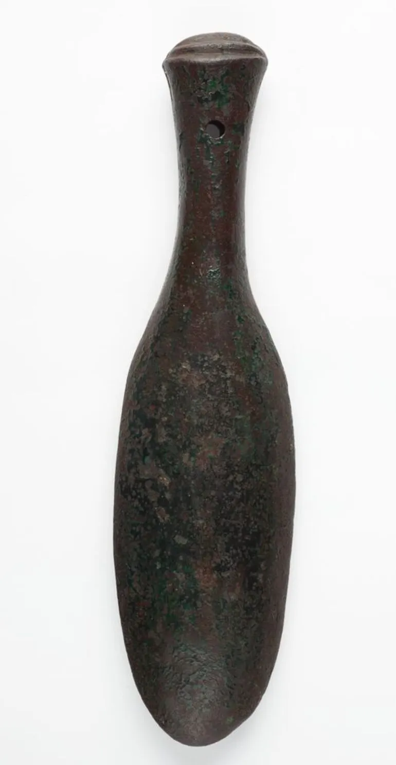 Image: Patu pora (iron hand weapon)