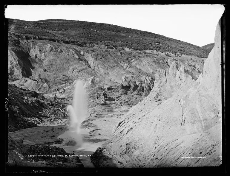 Image: Hydraulic gold mining, St. Bathans, Otago, NZ