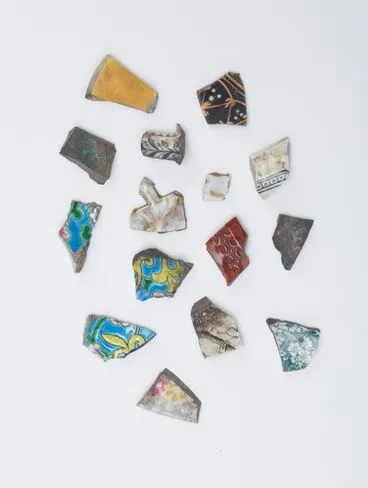 Image: 14 China fragments - various patterns