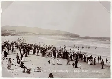 Image: St Clair Famous for Surf Bathing
