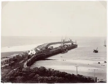 Image: Breakwater, New Plymouth