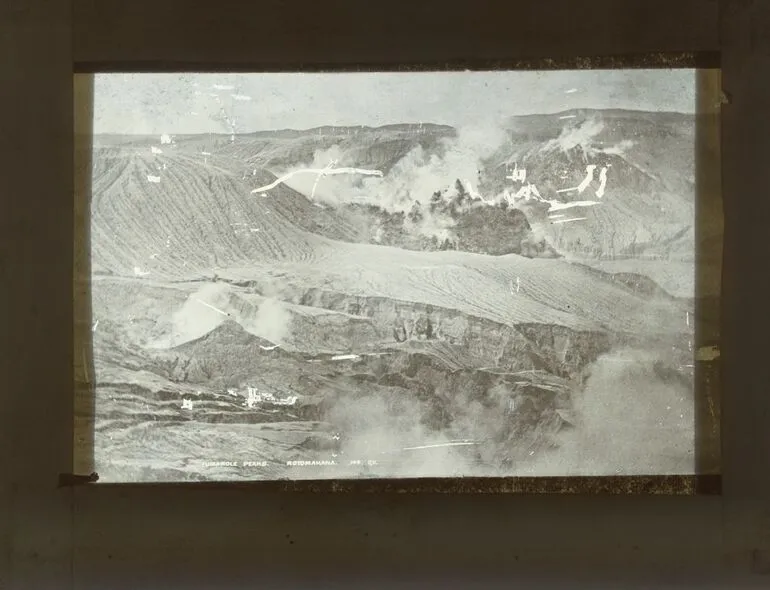 Image: Mount Tarawera Eruption : Fubarole Peaks, Rotomahana