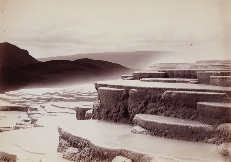 Image: White Cup basins overflowing [White Terraces, Tarawera]