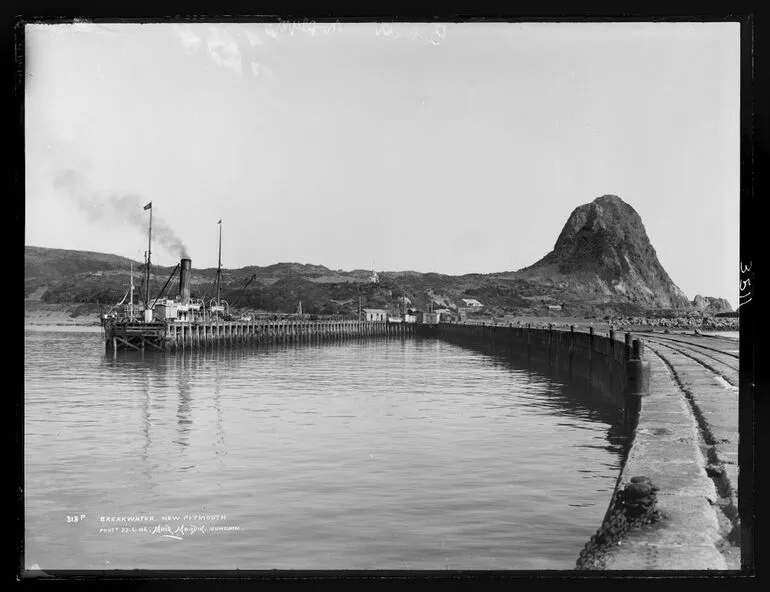Image: Breakwater, New Plymouth