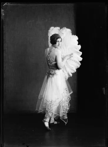 Image: Dancer with fan