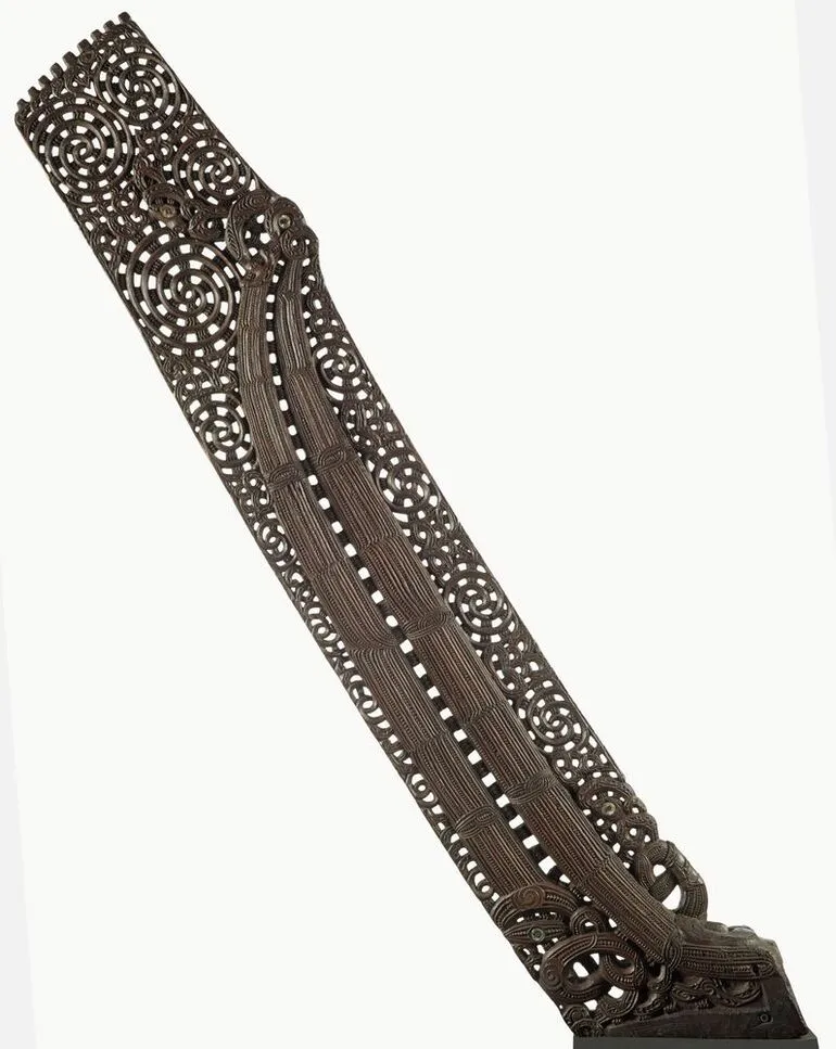 Image: Taurapa (canoe stern post), "Kahutiaterangi"