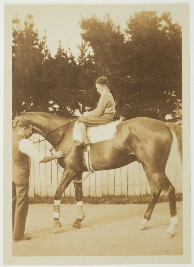 Image: Phar Lap with Mr Telford and rider