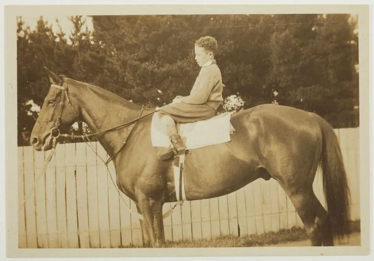 Image: Phar Lap and rider