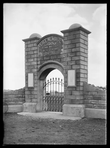 Image: Weraroa Memorial Gate - 11 April 1923