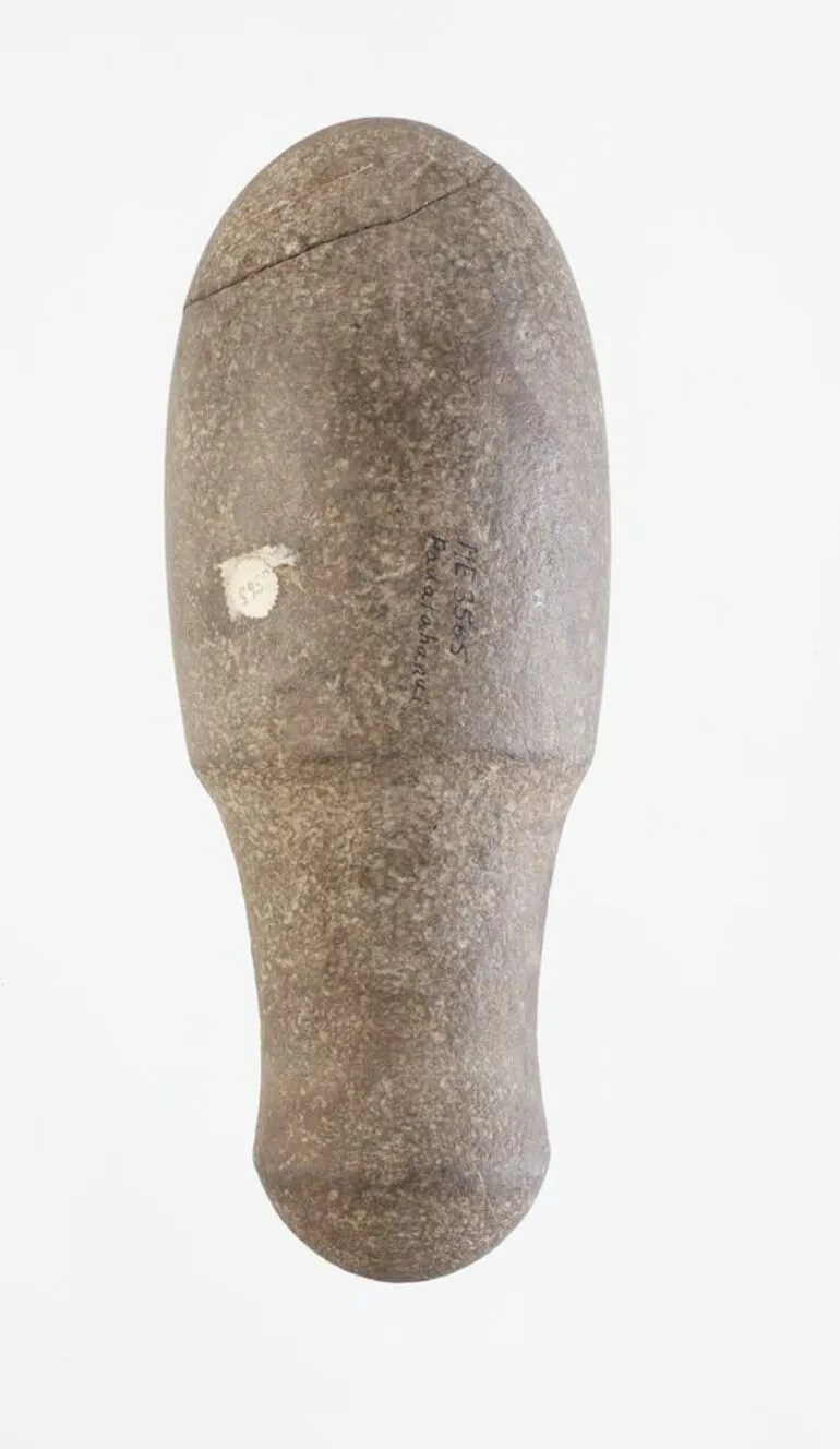 Image: Patu muka (flax fibre pounder)