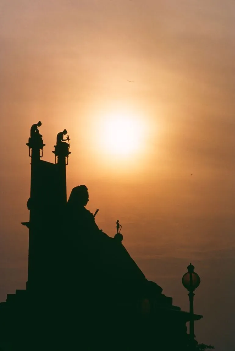 Image: Monsoon series: Queen Victoria statue, Calcutta