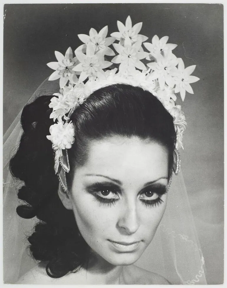 Image: 'Starglow' [Bridal headdress]