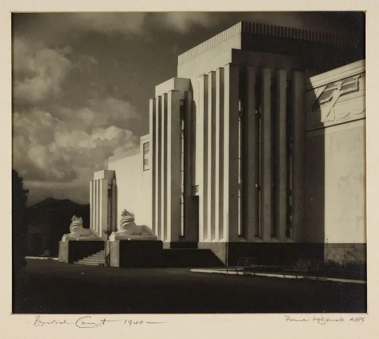 Image: British Court, 1940