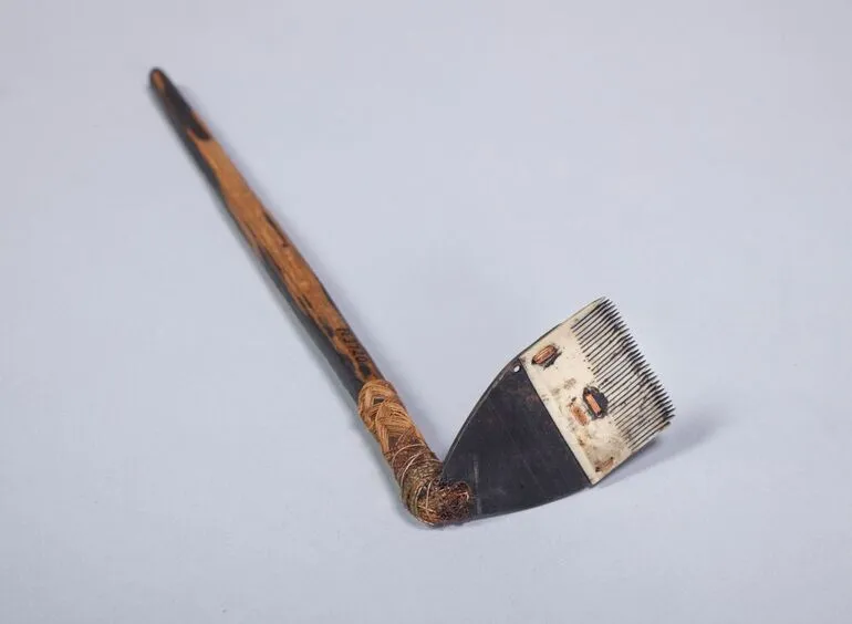 Image: 'au (tattooing implement)