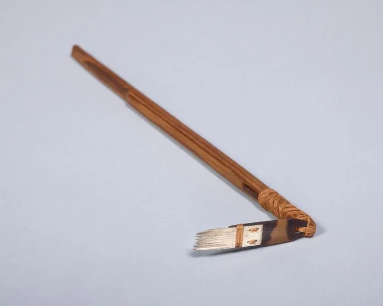 Image: 'au (tattooing implement)