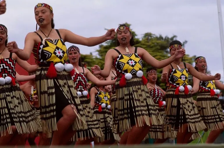Image: Poi group performing