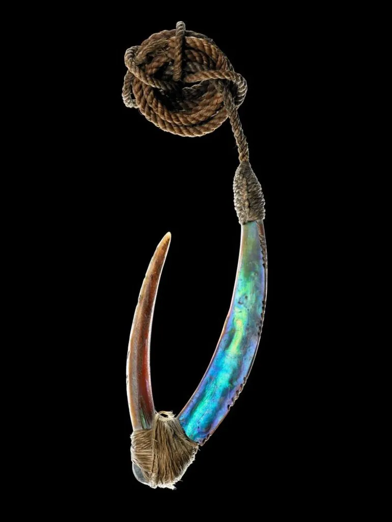 Image: Pā kahawai (trolling lure)