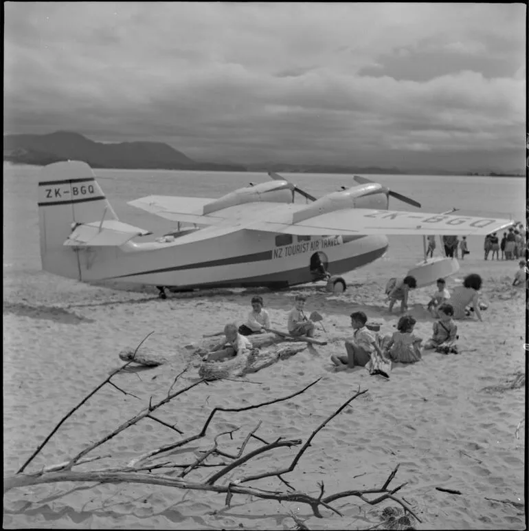 Image: Amphibian plane, Opononi beach