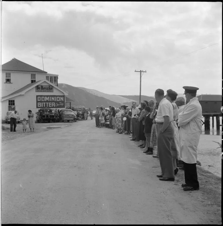 Image: Funeral of Opo the dolphin, Opononi