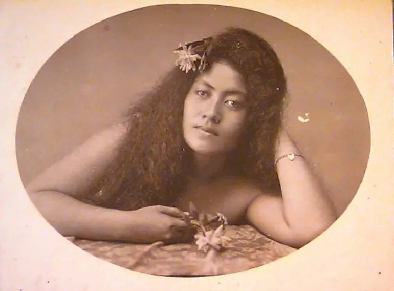 Image: Long-haired woman