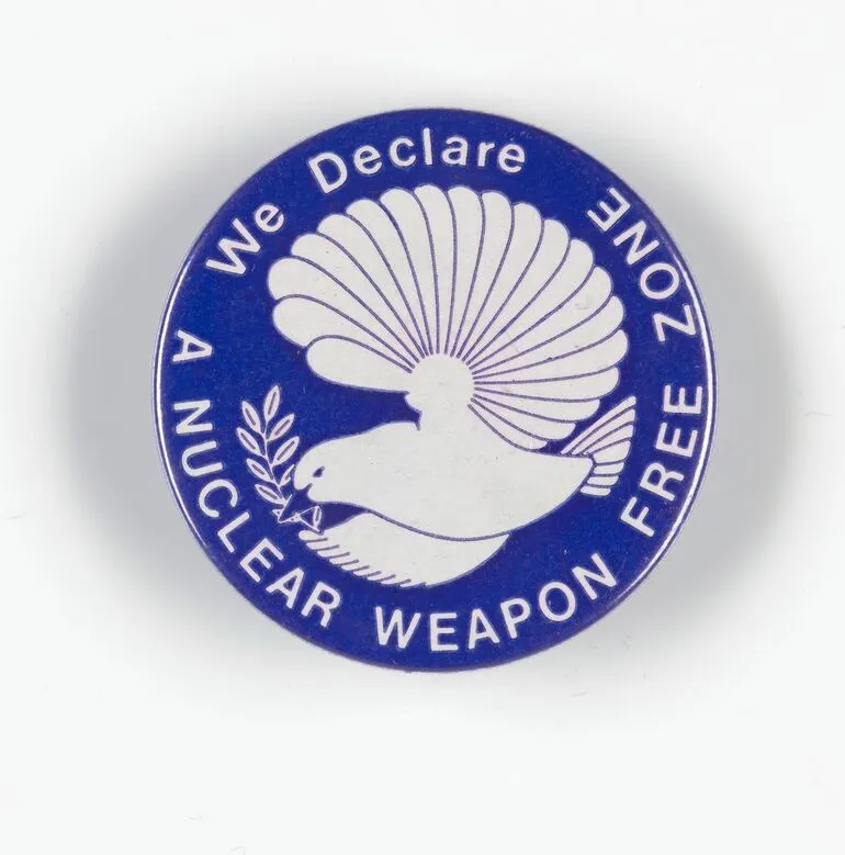 Image: 'We declare a nuclear weapon free zone' badge