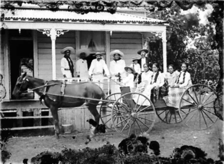 Image: Group in buggy