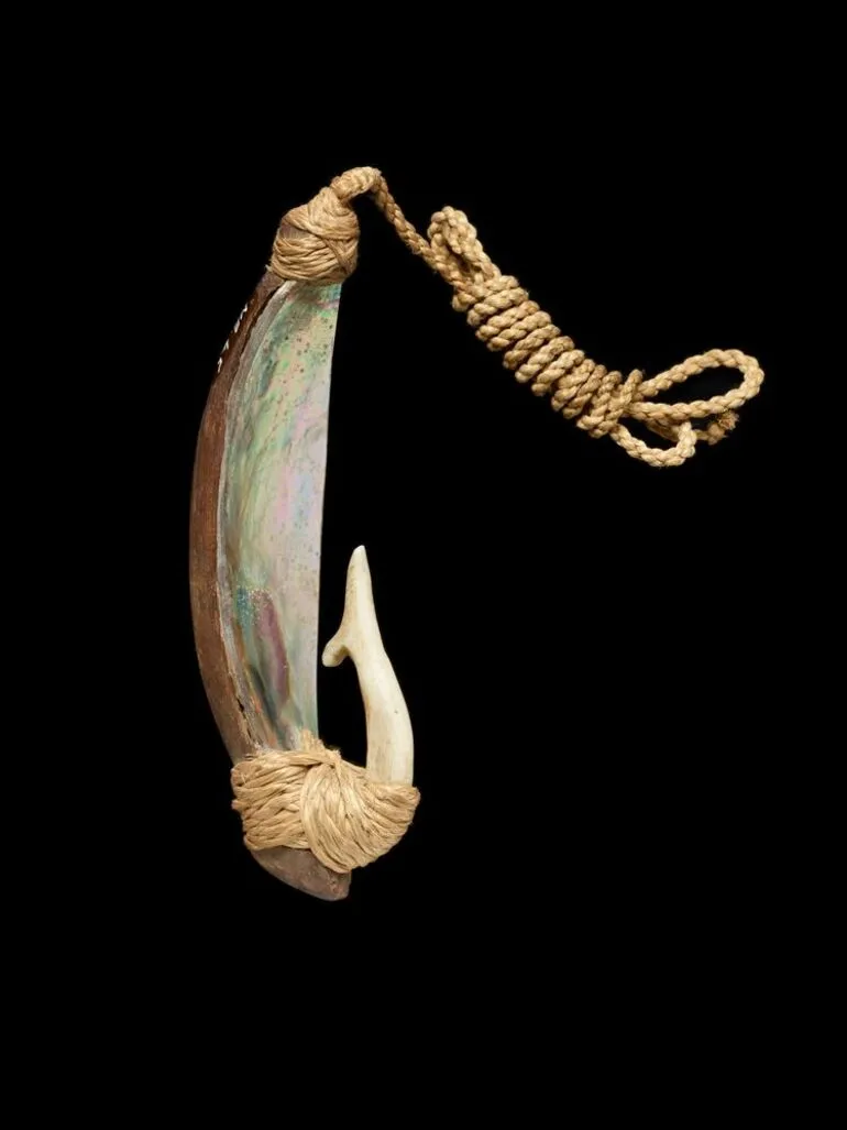 Image: Pā kahawai (trolling lure)