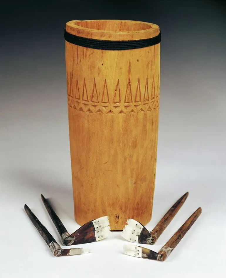Image: Tunuma (container for storing tattooing implements)
