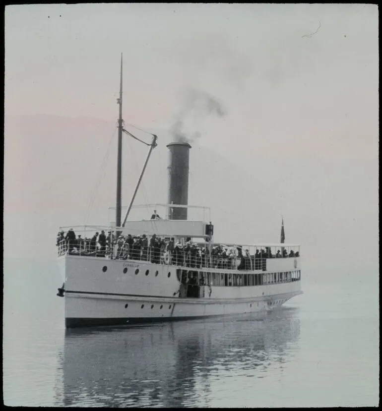 Image: SS "Earnslaw" in Elfin Bay