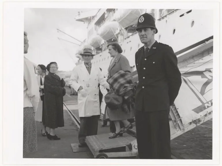 Image: Ship arrival at Wellington wharf site