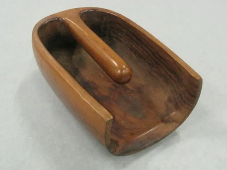 Image: Canoe bailer