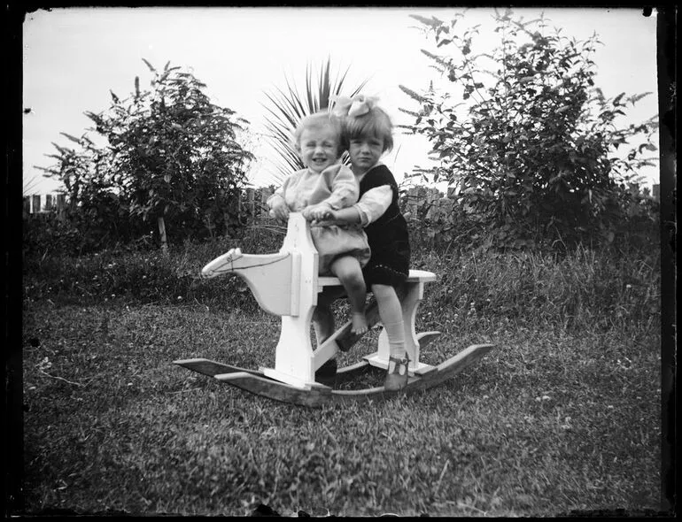 Image: The rocking horse: "I want it"
