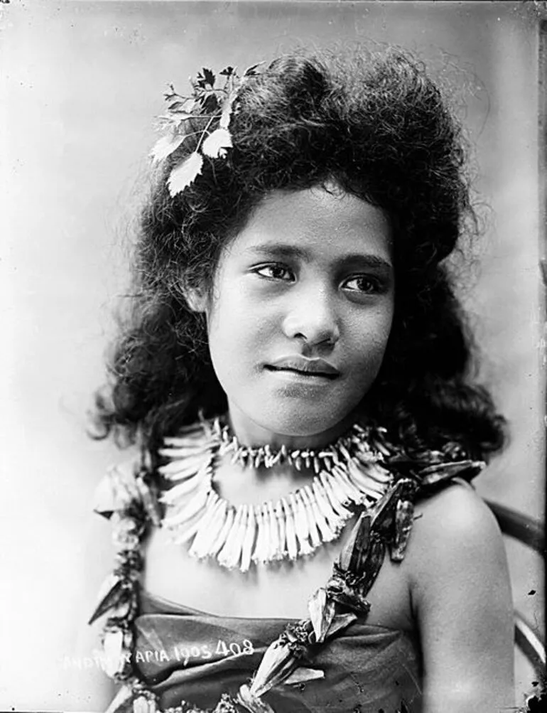 Image: [Samoan girl]