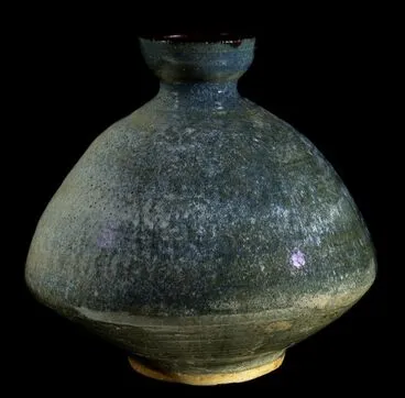 Image: Stoneware pot