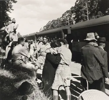 Image: Reinforcements for 28 (Maori) Battalion leaving for overseas, Rotorua, January 1944.
