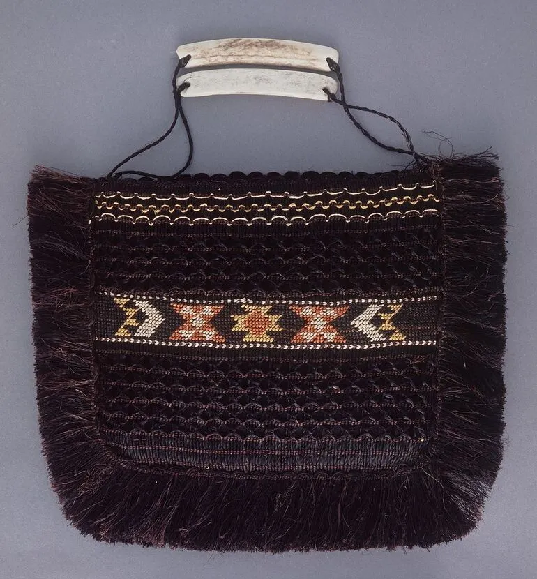 Image: Kete muka (bag)