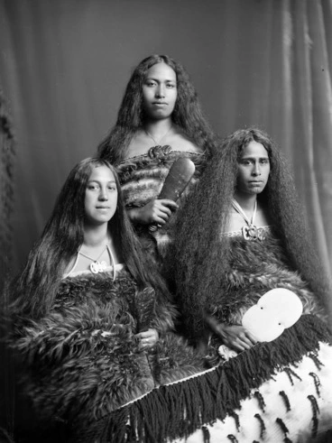 Image: Maori women