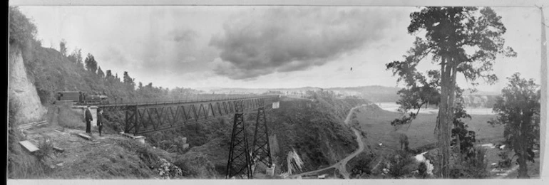 Image: Robieson, Mrs, fl 1959 :Photograph of Makohine Viaduct, Rangitikei district, taken by Melvin Vaniman