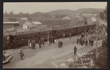 Image: Train at Waipawa railway station, Hawke's Bay, carrying men departing for service in World War I