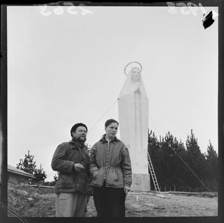 Image: Statue of "Our Lady of Lourdes' erected at Paraparaumu