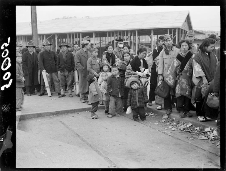 Image: Portion of queue waiting for tram, Hiroshima