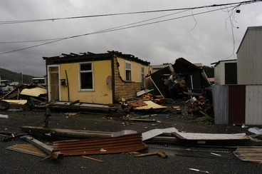 Image: Photographs of March 2005 tornado damage, West Coast