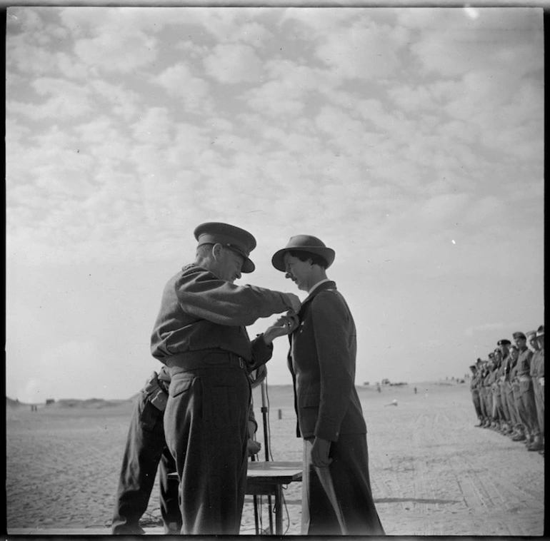 Image: General Auchinleck decorating Matron D I Brown with ARRC ribbon, World War II