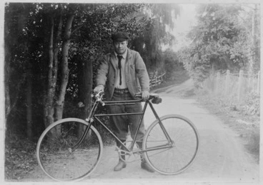 Image: Man with bicycle