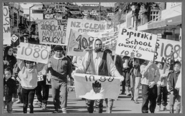 Image: Ngataierua, Chris Te Kere :Photograph of anti-1080 protest, Wanganui, 24 August 1995