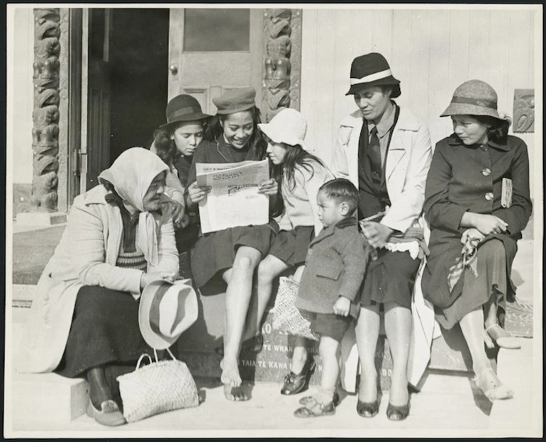 Image: Group of women and children at Te Poho-o-Rawiri Marae, Kaiti, Gisborne