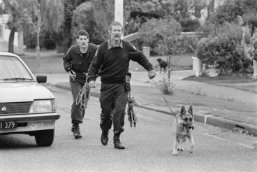 Image: Police searching for escaper Selwyn Innes in Lower Hutt - Photograph taken by Greg King